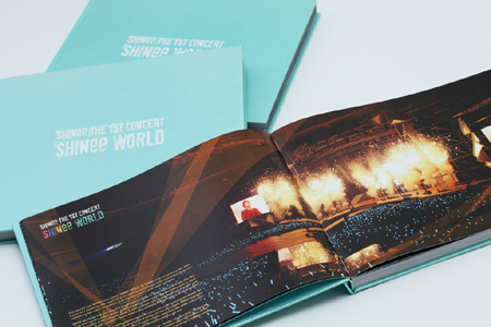 syaini-SHINEE-THE-1ST-CONCERT-PHOTOBOOK-SHINEE-WORLDhwabojib-SMMD322-8809049757713