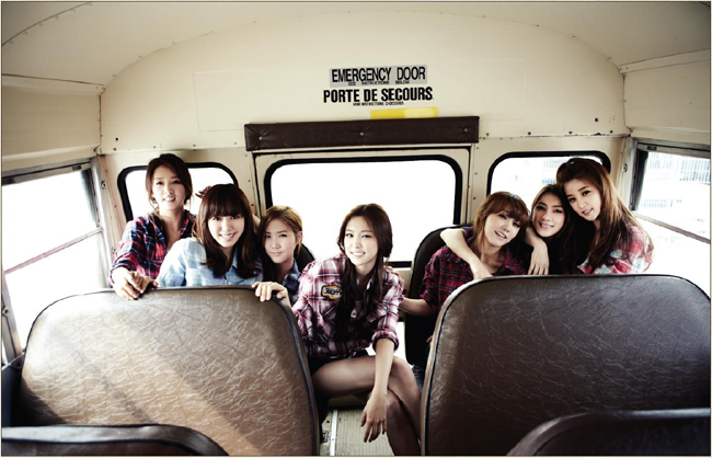 eipingkeu-APINK-APINK-SEASON-GREETING-GIFT-FROM-CANADA-2013kaellindeo-daieoli-CMCE10045-8809309177916