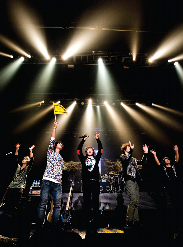 FTaillaendeu-FTISLAND-2010-laibeu-konseoteu-BEAUTIFUL-JOURNEY-2-DVD-potobug-40P-FTISLAND-2010-LIVE-CONCERT-BEAUTIFUL-JOURNEY-2-DVD-PHOTO-BOOK-40P-815230-8809321815230