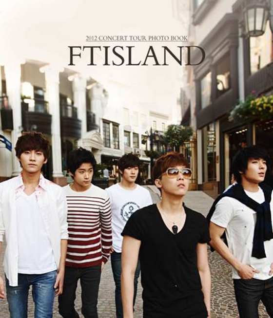 FTaillaendeu-FTISLAND-2012-CONCERT-TOUR-PHOTO-BOOK-200-PAGE-120038-8809375120038